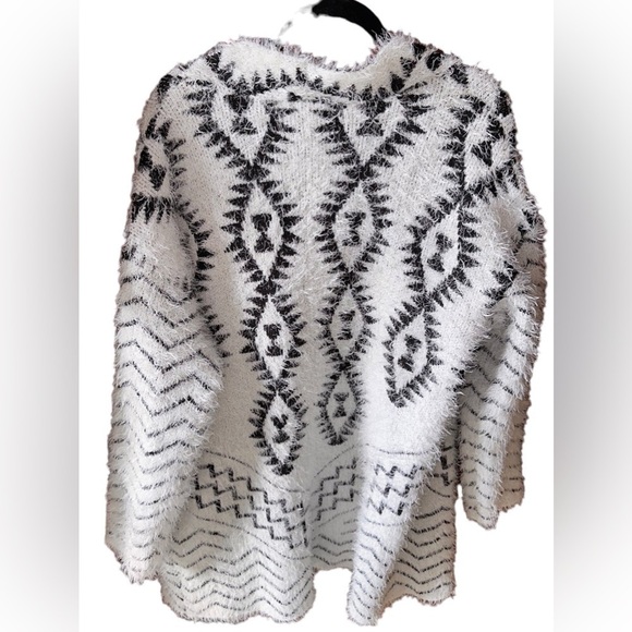 Absolutely Famous size xl heavy aztec eyelash cardigan/coatigan. Like new. - Picture 2 of 12